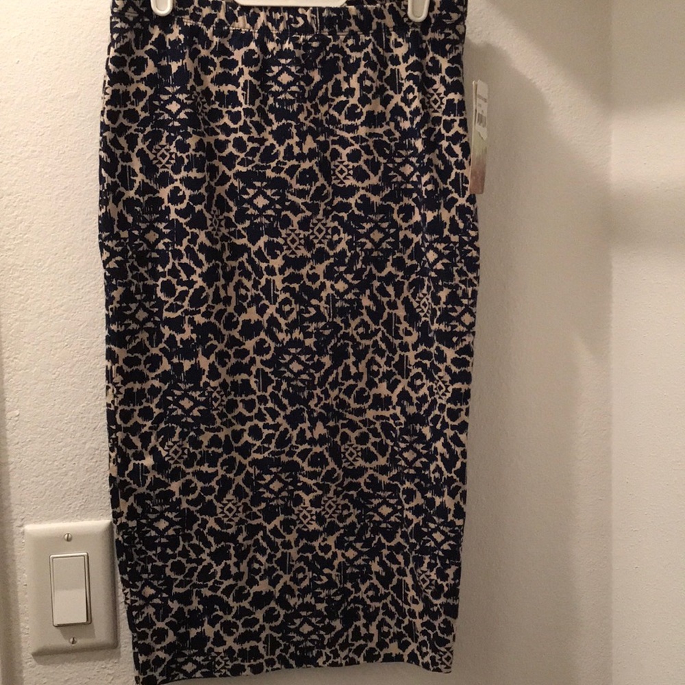Mid length pencil skirt
